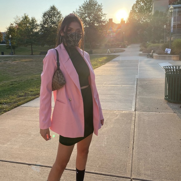 Meet your Posher, Amber - Picture 1 of 4